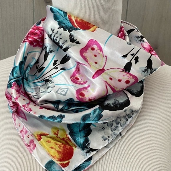 Like new Stone Mountain flower and butterfly scarf - Picture 1 of 5